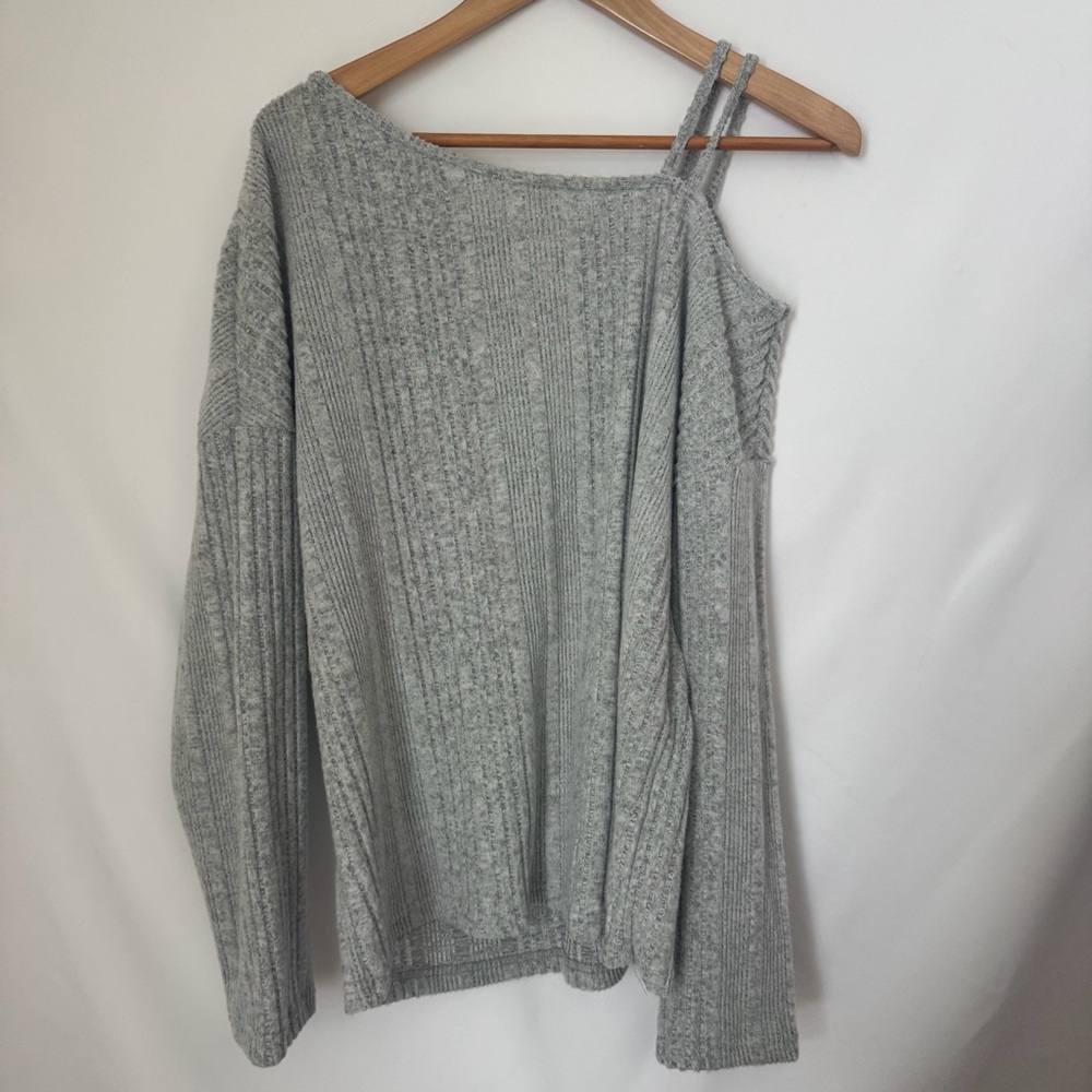 SHEIN Light Gray Knit Top